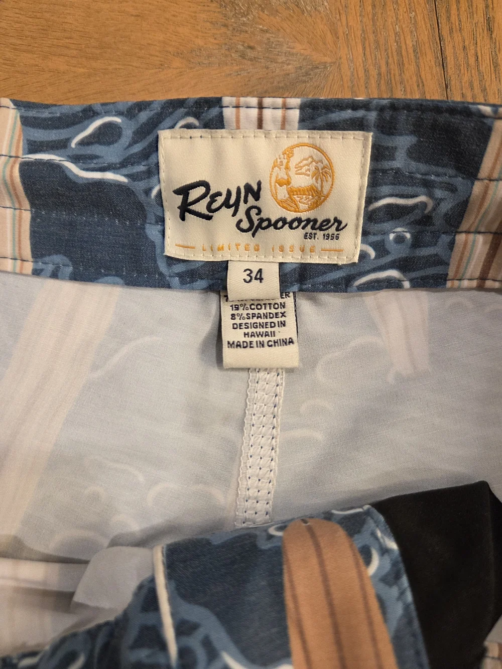 Reyn Spooner Retro Boardin Hawaiian Surf Board Shorts Size 34 Blue Wave Coastal